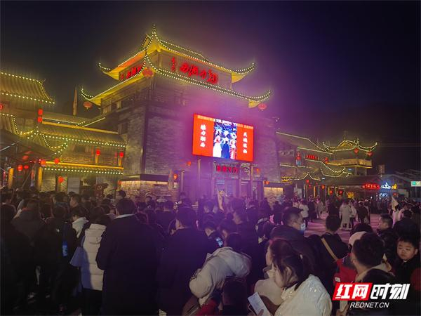 开启连演三场模式张家界魅力湘西迎来龙年新春开门红