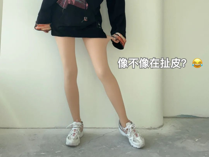 光腿露背走红毯,真以为女明星很抗冻?人家穿得可比你厚!