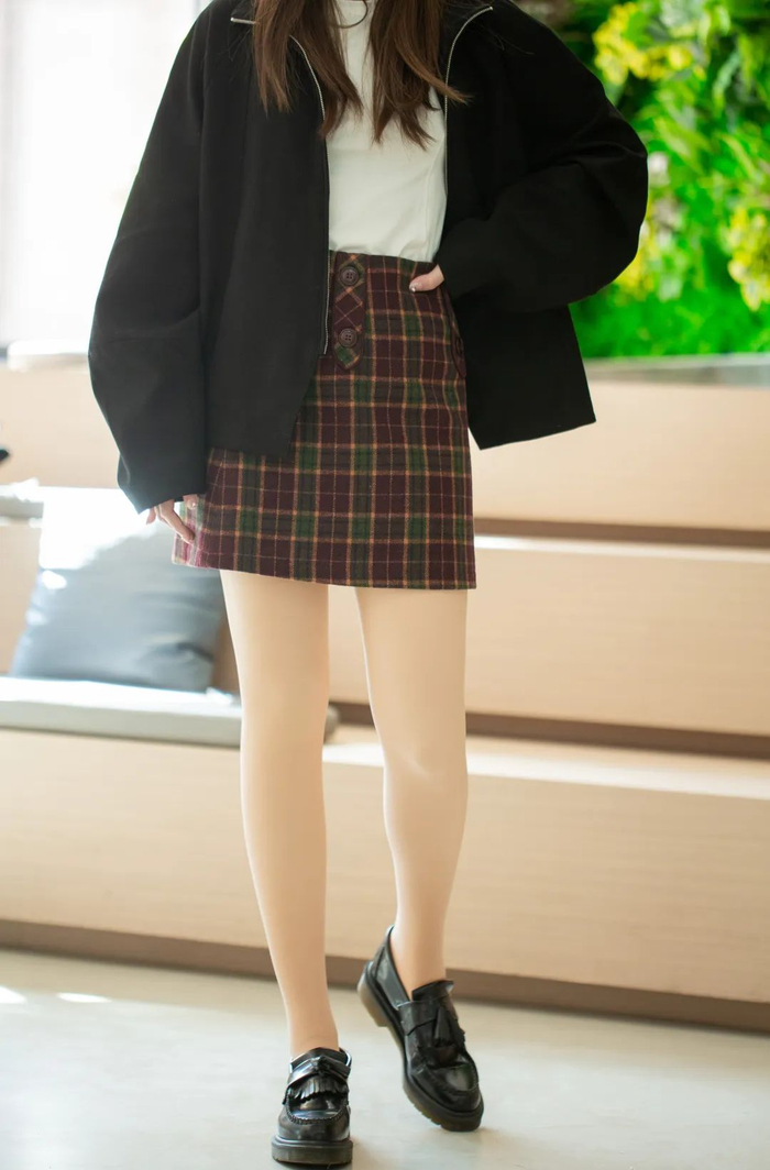 光腿露背走红毯真以为女明星很抗冻人家穿得可比你厚