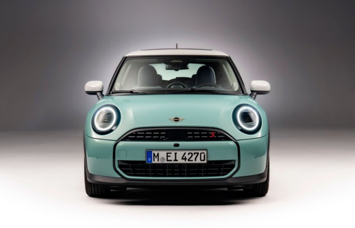 全新mini cooper 燃油版车型官图公布,独特圆形中控屏