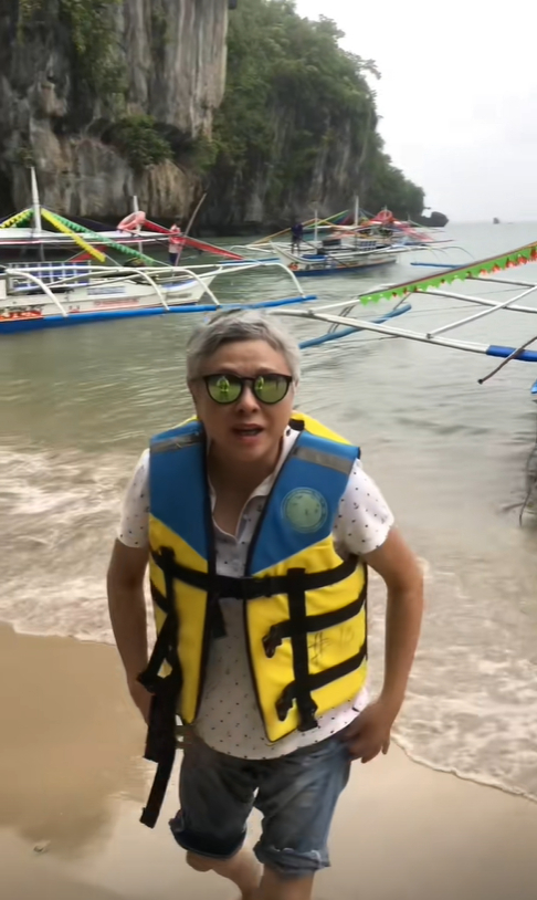 56岁梁雁翎曝近照 当年唱红《像雾像雨又像风》如今模样改变认不出