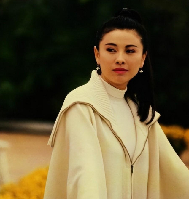 56岁梁雁翎曝近照 当年唱红《像雾像雨又像风》如今模样改变认不出