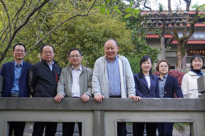 富阳鹳山·富春江边（王恒摄）