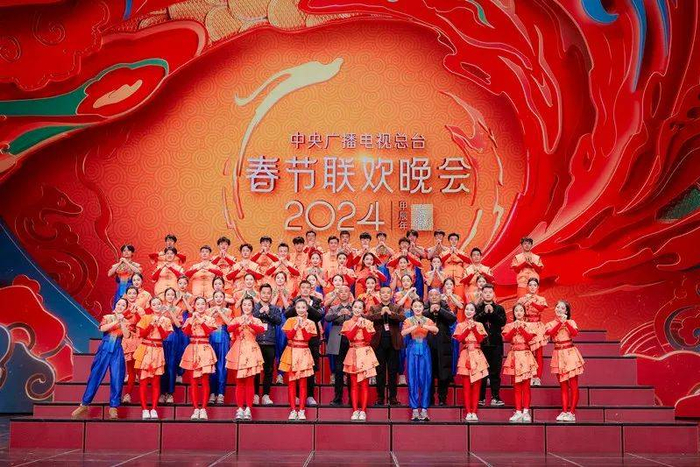 广西这所高校16名师生登上央视春晚舞台|广西_新浪新闻