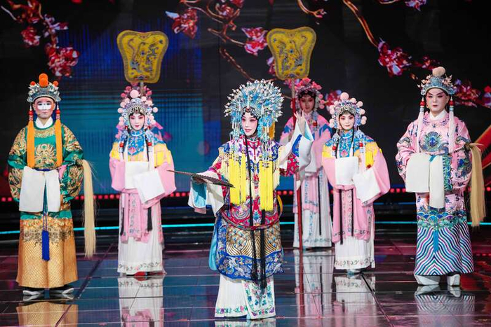 2024湖南戏曲春晚:青春融入经典 台前深入幕后|锦绣中国年|湖南省