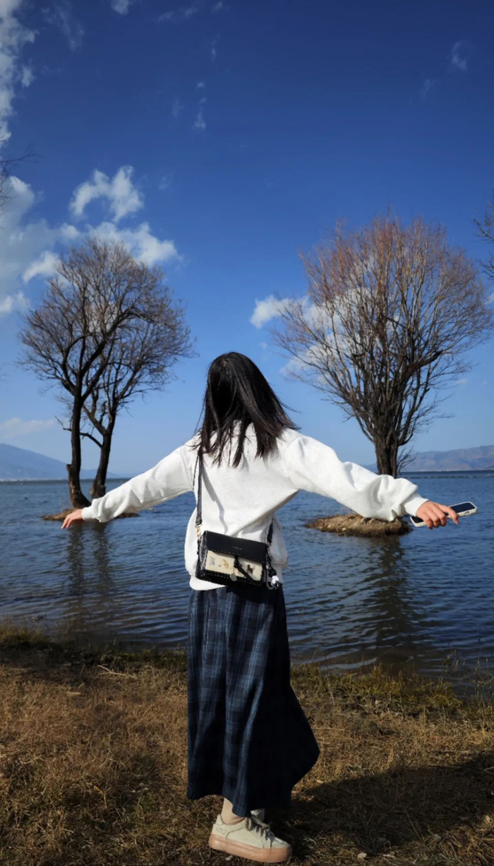 ▲2月7日，龙恩步行20分钟即可抵达洱海边。新京报记者 朱清华 摄