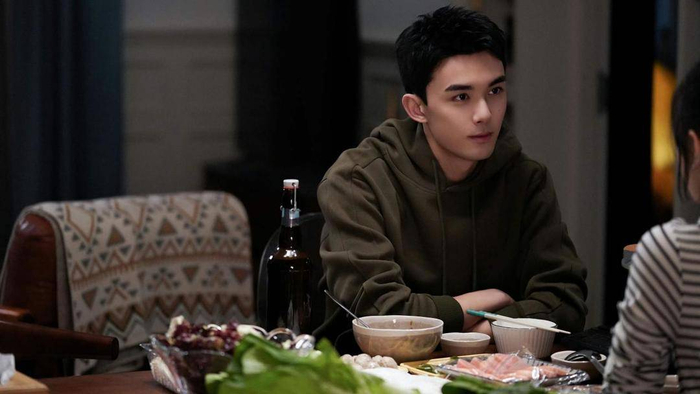 吴磊《在暴雪时分》热播 梦幻联动斯诺克选手丁俊晖