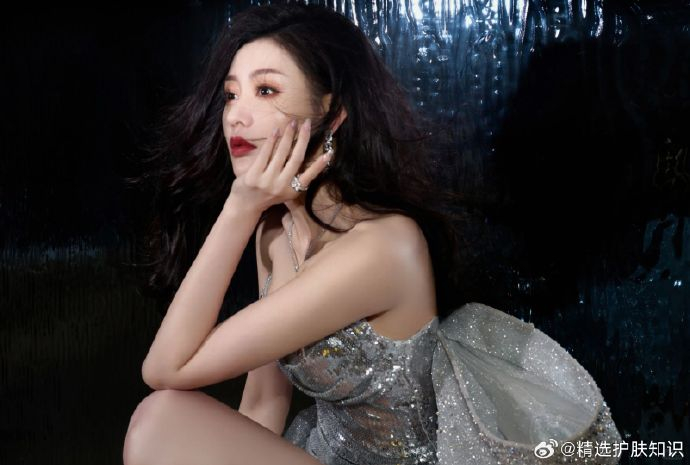 张天爱这开叉蝴蝶裙,美得呦!|张天爱_新浪新闻