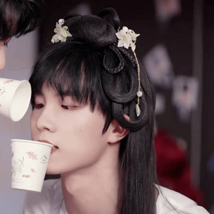 tf家族三代苏新皓女装,感觉如何|女装|家族|苏新皓_新浪新闻