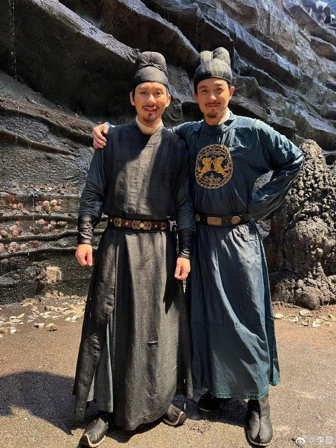 《大唐狄公案》李晨发文告别角色,晒出与周一围"泰坦尼克"合影|李晨