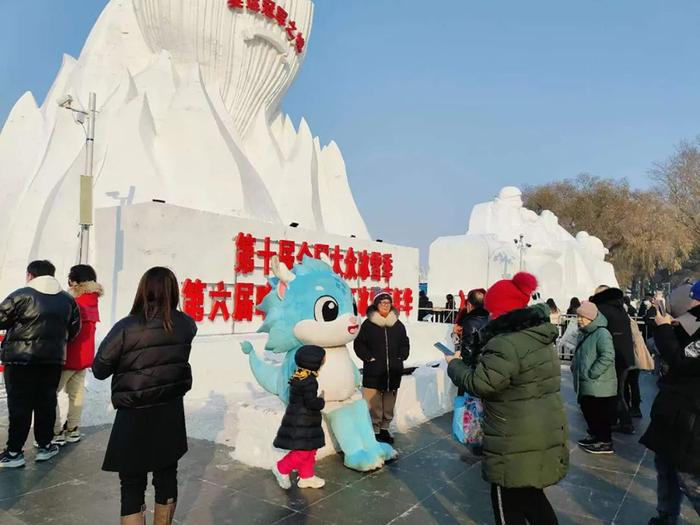 松花江冰雪嘉年华将于2月24日前拆除结束。哈尔滨日报 图
