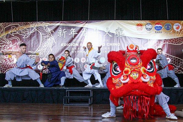 錦繡中國年 | 阿根廷馬西與中國龍的緣份|中國城_新浪