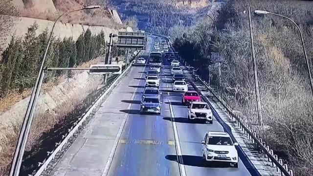 京昆高速晋中段流量过大,山西交警采取临时管控|山西省|交警|晋中市
