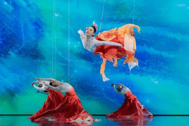 专访|领舞《锦鲤》惊艳亮相春晚,华宵一:舞蹈让我看到了更多的自己