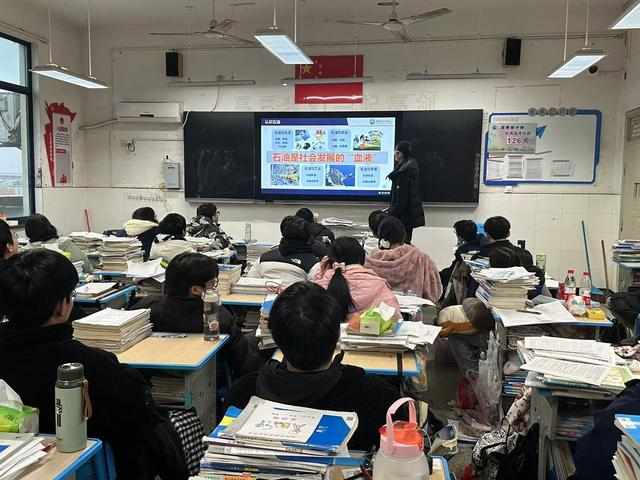 衢州实践队赴衢州三中开展宣讲活动|衢州市_新浪新闻