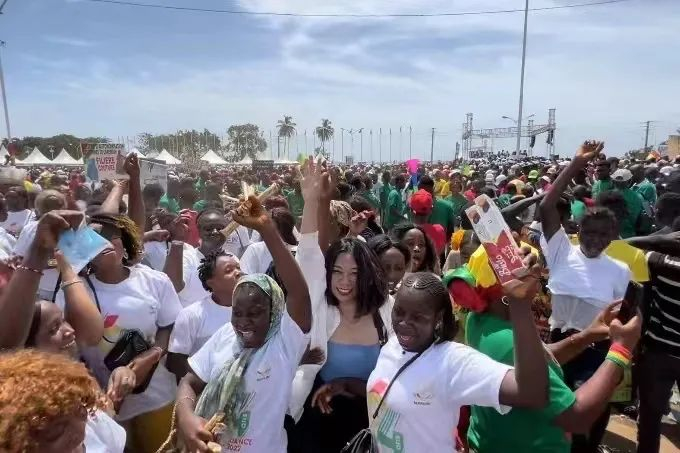 去非洲搞钱的年轻人,攒下人生第一个100万|法语_新浪