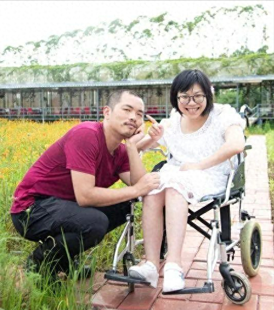 2014年,仅剩200元的广西小伙带着绝症女友环游中国,如今怎样了|赖敏