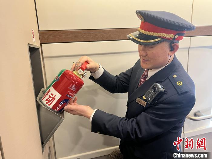 刘昌坤 摄为了迎接2024年春运,陈京林与列车长提前商量:"不同于往年