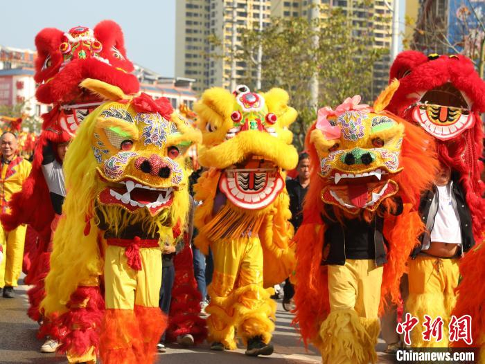 锦绣中国年广西金秀千人游行庆丰收欢欢喜喜过大年