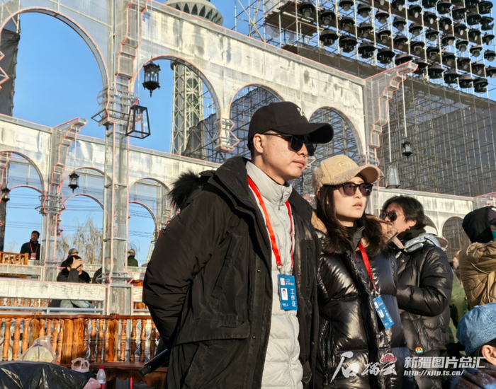 大学期间,他和来自新疆乌鲁木齐市的李梦雨走到了一起.