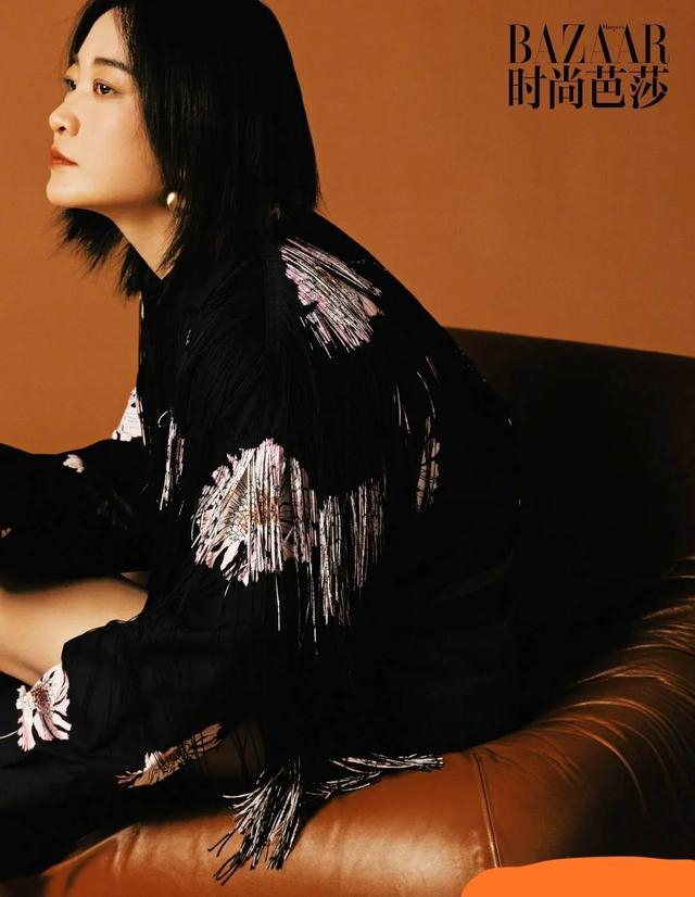 贾玲时尚芭莎封面照曝光,气质优雅眼神高冷,被赞女神范十足|贾玲|时尚