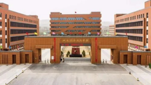 神木市十三中(又名:西交康桥慈善学校)图片来源:神木市民政局孩子从