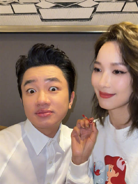 王祖蓝情人节发博庆祝和老婆李亚男结婚九周年