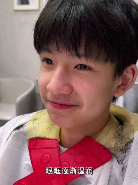 董洁儿子顶顶15岁生日视频颜值变样意外撞脸张云龙