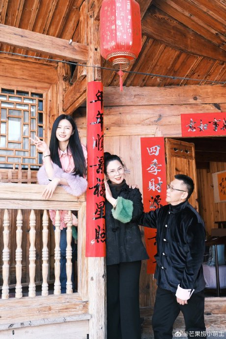 沈梦辰和婆婆合照,杜海涛沈梦辰一起回湘西老家过年