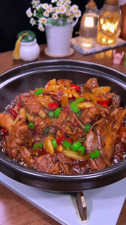 做啤酒鸭好吃的秘诀就是要用没谈过恋爱的鸭子做才有那个味