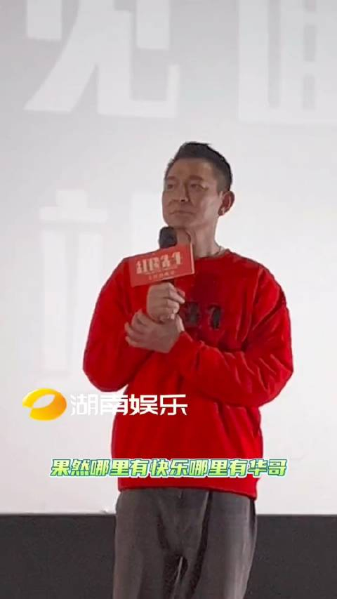 抓到一只小可爱华哥嘟嘴卖萌别太可爱