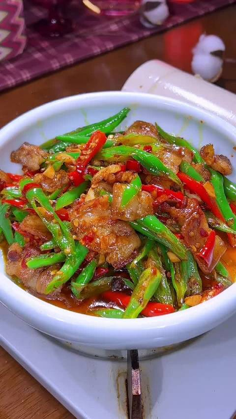 辣椒炒肉你像做好吃到舔盘子啊真的是香迷糊了