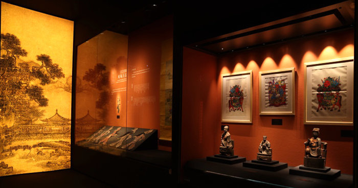 龙绘春看展览在博物馆里过大年