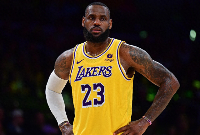 詹姆斯用17年缔造nba历史纪录,现役第2只是他的零头|詹姆斯_新浪新闻