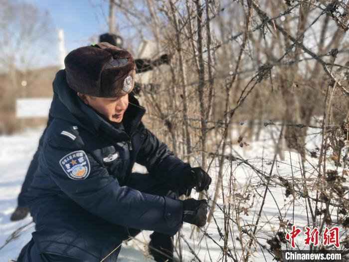 (新春走基层)民警王智刚:"小王"变"老王" 坚守中俄界河27年|民警|边境