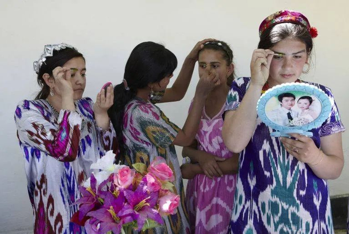 1888年9月19日,史上首次选美比赛在比利时举行.