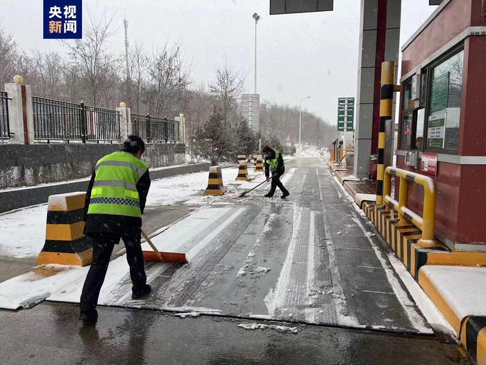 雨雪天气影响春运返程陕西境内高速25个收费站入口封闭或限行