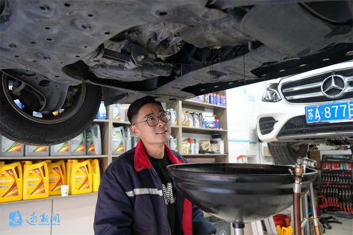 新春走基层丨90后汽修工修出团圆年