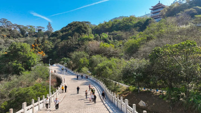 在东莞南城就能看瀑布!免费开放!