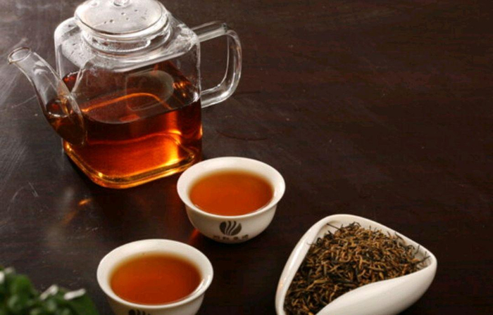 红茶是不是热性的听说经常喝红茶容易上火是不是真的呢