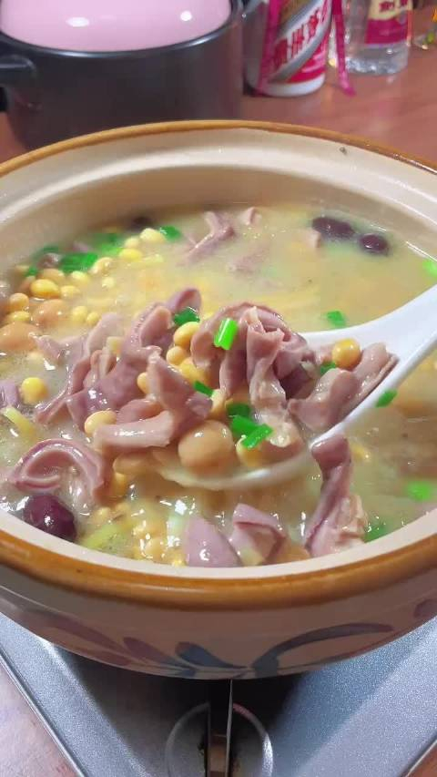 入冬了汤汤水水要多安排这个黄豆猪肚汤汤鲜味美