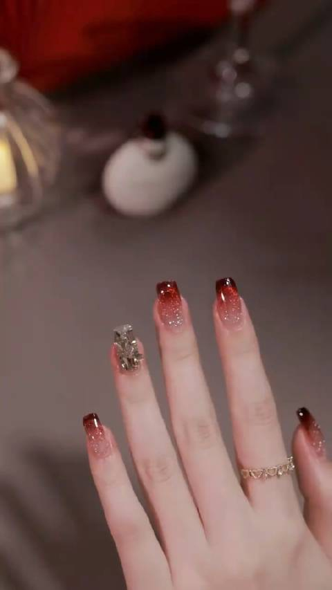 新年热烈奔放的红色猫眼美甲超显白宝宝们快快做起来