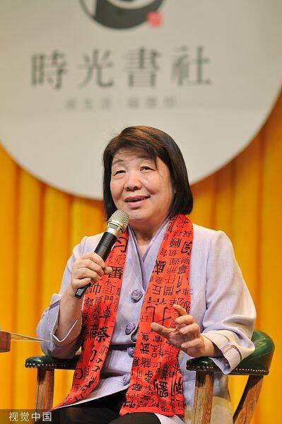 毕淑敏,1952年10月出生于新疆伊宁,国家一级作家,著有《毕淑敏文集》