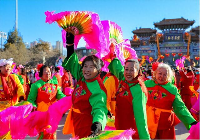 新春走基层赏民俗品年味2024年呼和浩特新春文化庙会龙重登场