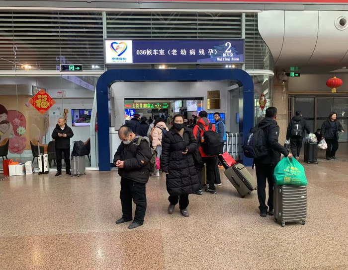 每天三四万步,接送上百位旅客……北京西站有个036候车室|旅客|李欣冉