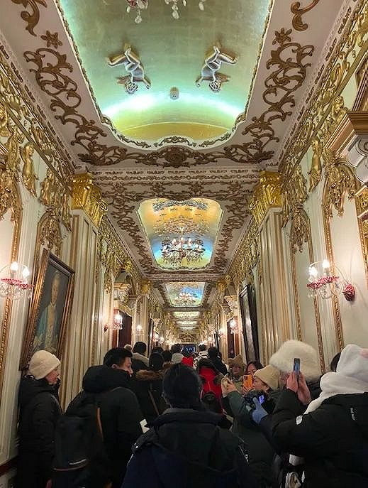 哈药六厂版画博物馆内人头攒动。时代财经/摄