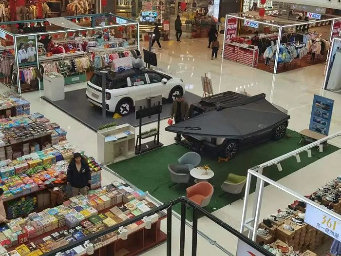 河南安阳，奇瑞ICAR将展台设置在商场