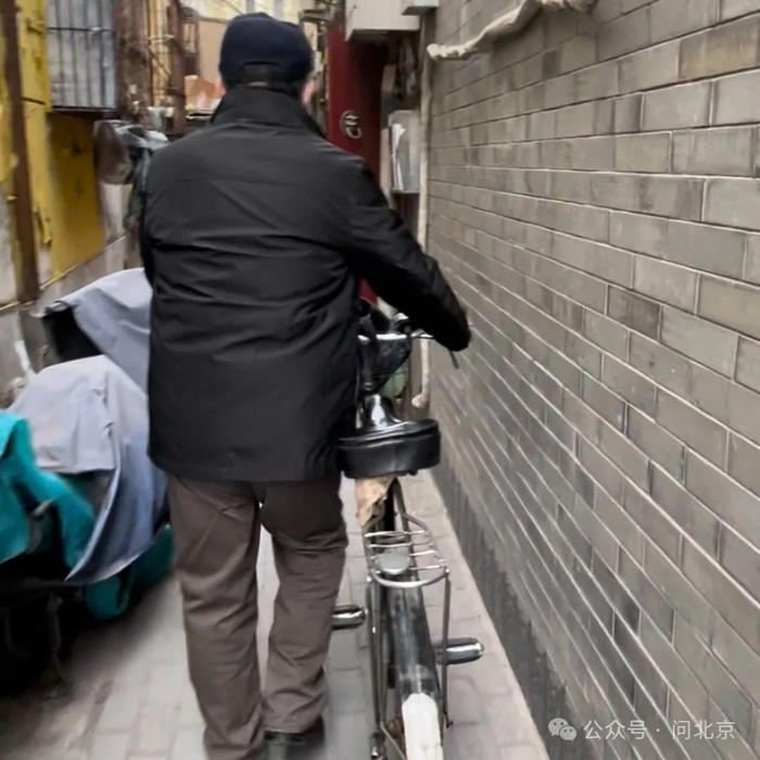 这一年胡同里的金牌理发师王敬琥以小老助老老