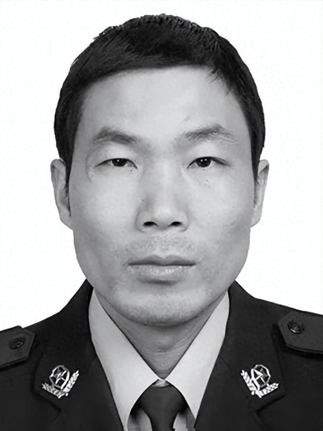 泪别战友 因公牺牲民警徐占军遗体告别仪式今日举行