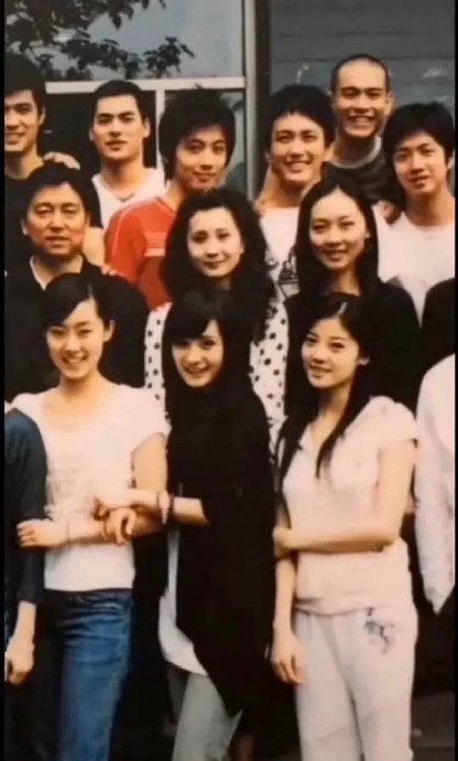 看照片才知道杨幂张小斐是大学同学啊……|杨幂|大学